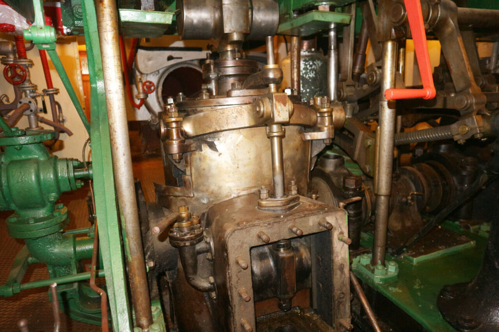 Bild der Dampfmaschine auf dem Seitenraddampfer RIESA, Foto: Katrin Kabelitz, Lizenz: Katrin Kabelitz