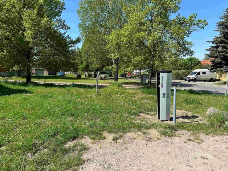 Stromtankstelle Inselwerke vor dem Regionalladen Flieth , Foto: Alena Lampe