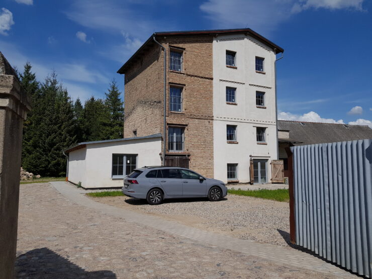 Außenansicht Mühlenherberge Greiffenberg, Foto: Hartmut Reddemann, Lizenz: Tourismusverein Angermünde